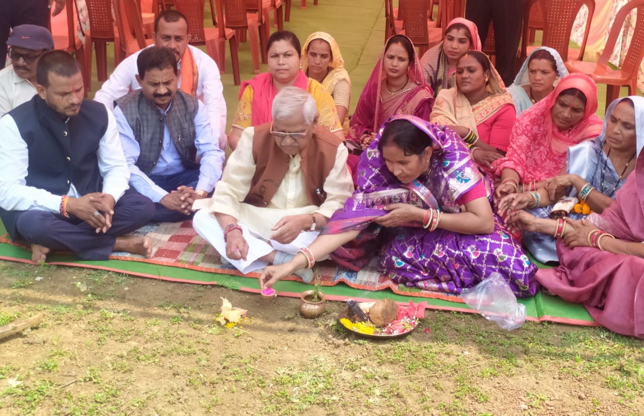 विधायक ने भूमिपूजन कर क्षेत्र में लाखों के विकास कार्य के सौगात दिए