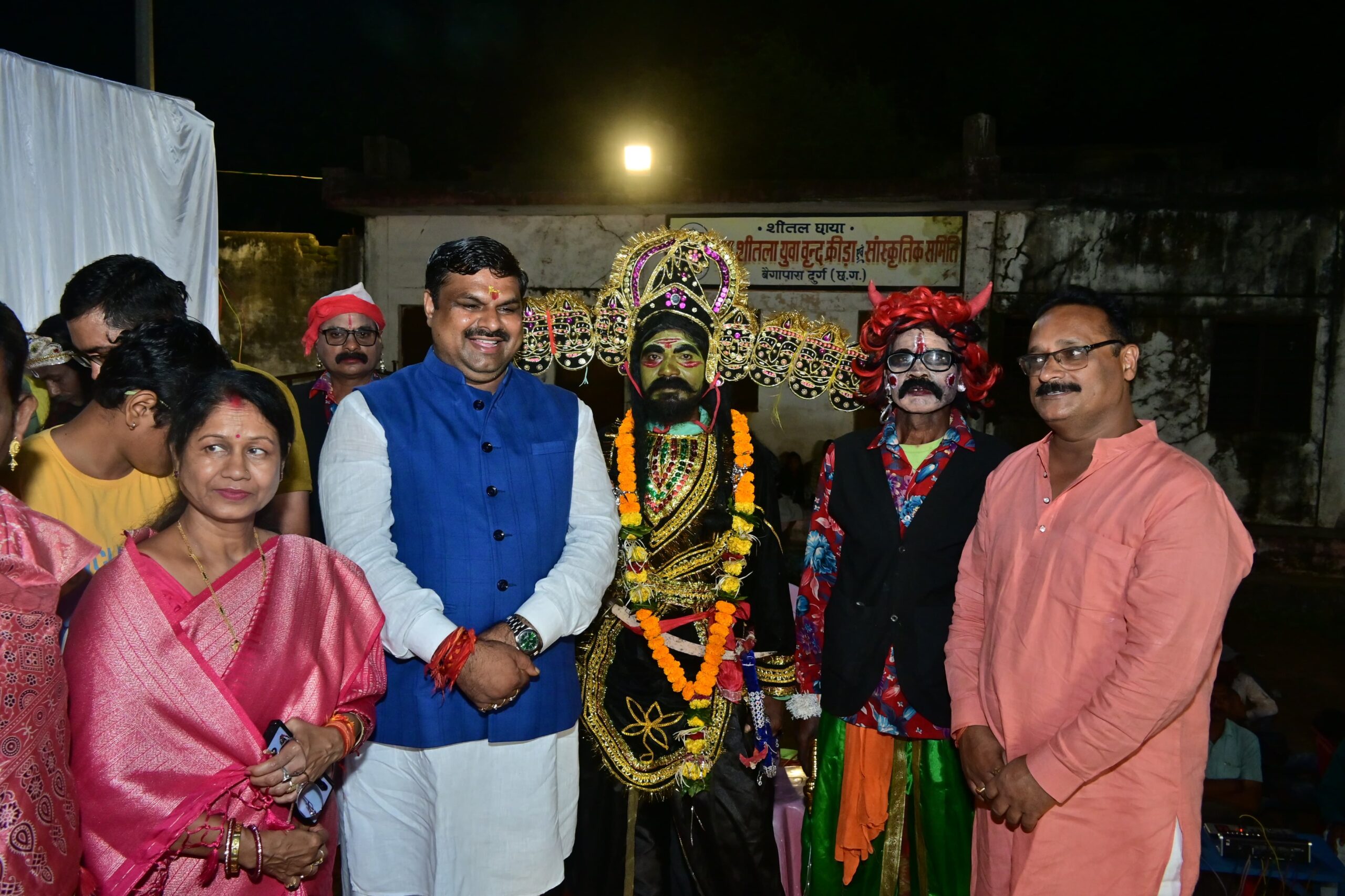 बैगापारा मिनी स्टेडियम में रावण दहन: केबिनेट मंत्री गजेन्द्र यादव की उपस्थिति में धूमधाम से मनाया गया दशहरा उत्सव
