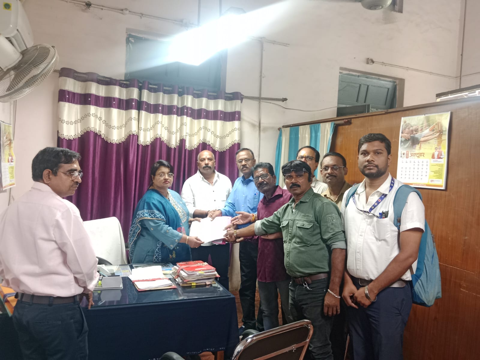 छत्तीसगढ़ प्रदेश तृतीय वर्ग शासकीय कर्मचारी संघ ने मोदी की गारंटी लागू करने की मांग ……. मुख्यमंत्री एवं मुख्य सचिव के नाम ज्ञापन कलेक्टर दुर्ग को सौंपा।