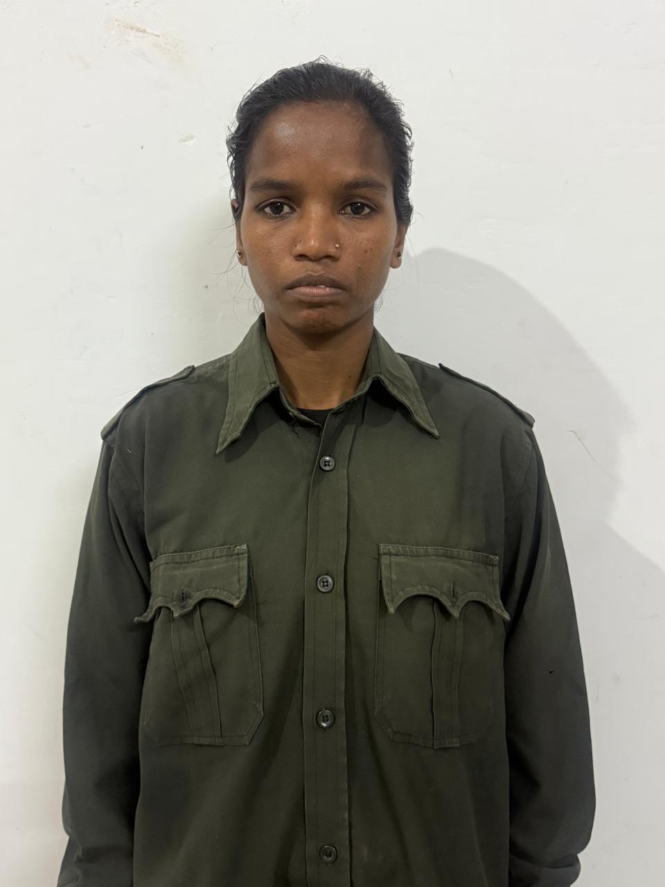 17 लाख की इनामी नक्सली कमला सोड़ी ने किया आत्मसमर्पण — बालाघाट से 12 घंटे पैदल चलकर पहुंची बकरकट्टा