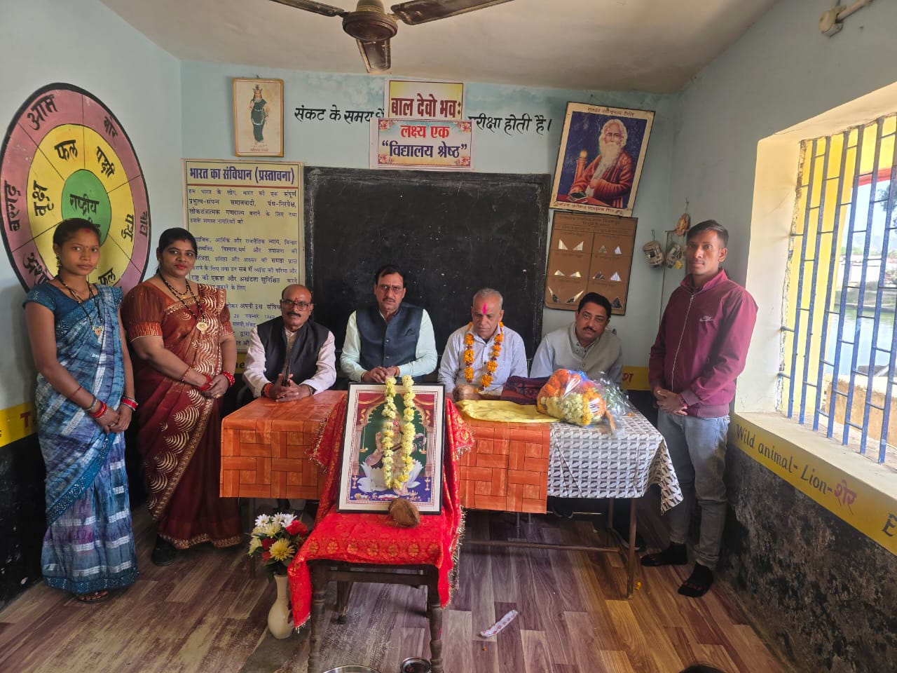 बिरनपुर प्राथमिक शाला में भावनात्मक विदाई समारोह, पूर्व प्रधान पाठक सम्मानित