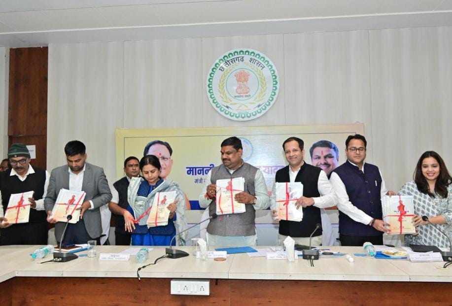 स्कूल शिक्षा मंत्री गजेन्द्र यादव ने ली दुर्ग संभाग स्तरीय समीक्षा बैठक डीईओ–बीईओ को निर्देश: शिक्षा की गुणवत्ता सुधारने नियमित रूप से करें स्कूलों का निरीक्षण