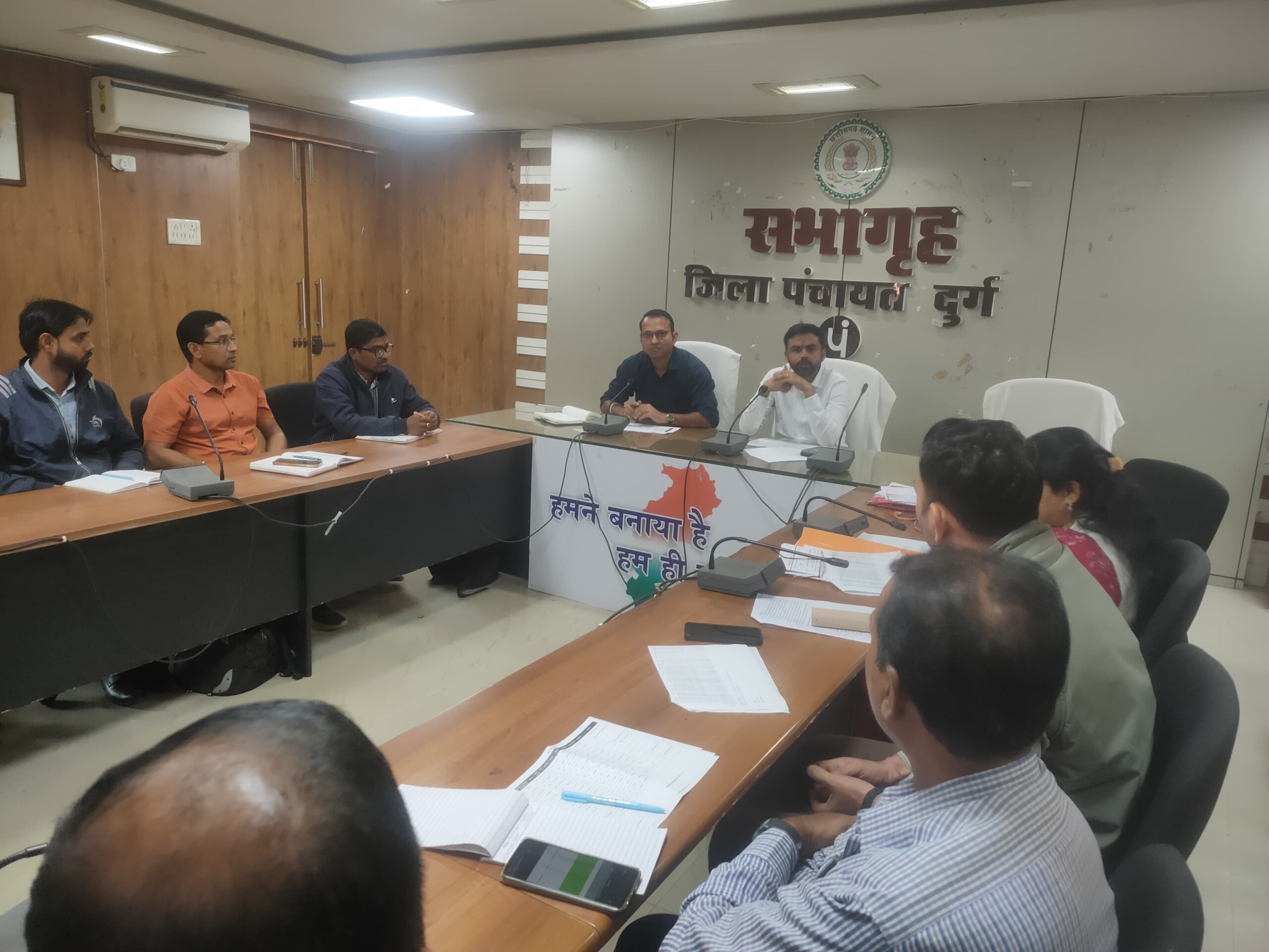 अटल डिजिटल सेवा केंद्र से ग्रामीणों को मिलेगी सुगम व पारदर्शी सेवाएँ, समीक्षा बैठक में जारी हुए महत्वपूर्ण निर्देश