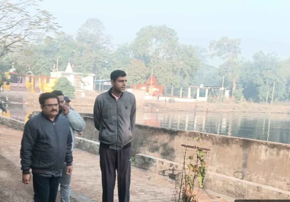 आयुक्त का सुबह-सुबह औचक निरीक्षण, सफाई व्यवस्था सुधारने दिए सख्त निर्देश