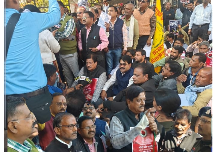 मोदी जी की गारंटी पूरी नहीं होने पर कर्मचारियों में भारी आक्रोश आंदोलन के अंतिम दिन दुर्ग में हजारों कर्मचारी धरने व रैली में शामिल
