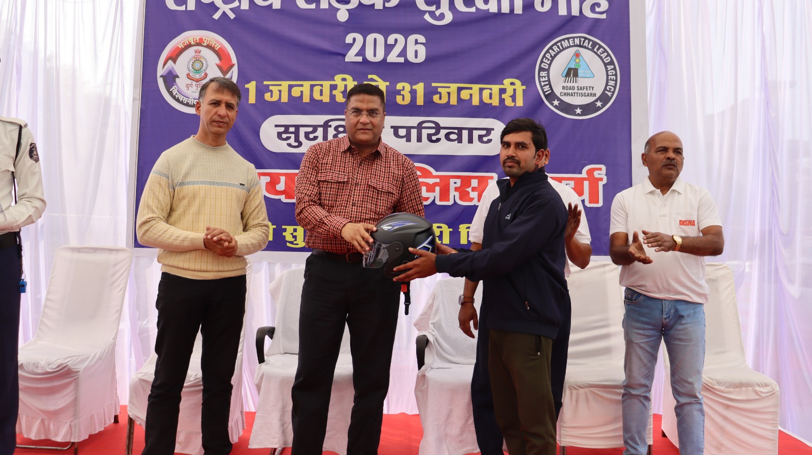 सड़क सुरक्षा माह 2026 : दुर्ग यातायात पुलिस ने किया रक्तदान शिविर का आयोजन, 38 लोगों ने किया रक्तदान