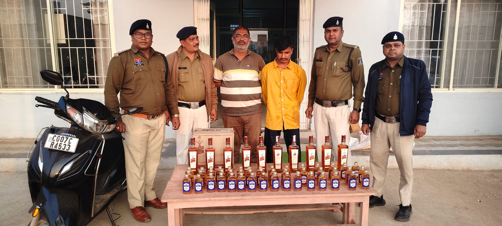 दुर्ग पुलिस की बड़ी कार्यवाही, ऑपरेशन विश्वास के तहत दो शराब तस्कर गिरफ्तार