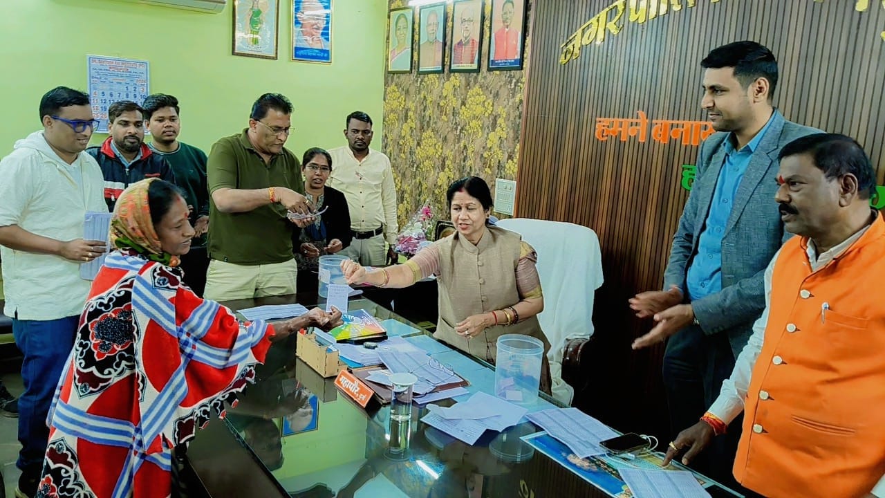 दुर्ग नगर निगम की पहल से साकार हुआ “अपने घर” का सपना3.30 लाख रुपये में फ्लैट बने पहली पसंद, लॉटरी से 24 परिवारों को मिला आशियाना