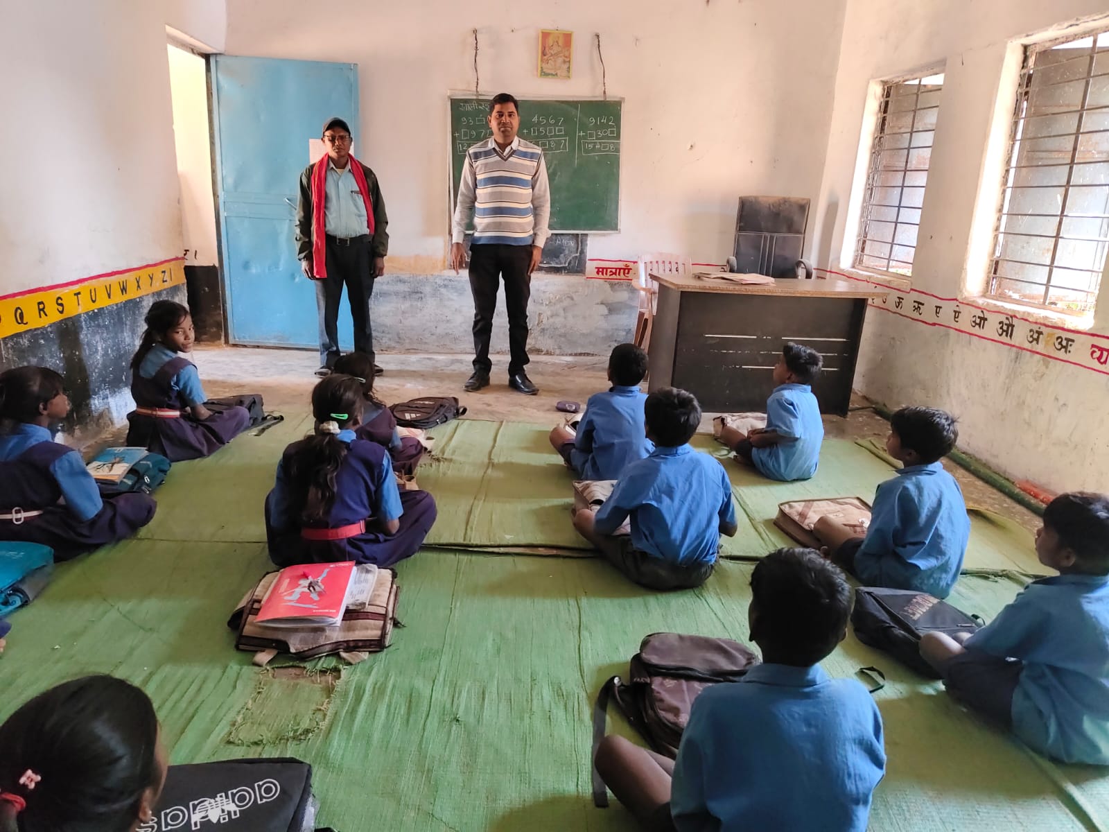 एबीईओ कैलाश कुमार साहू का शालाओं का आकस्मिक निरीक्षण, अनुपस्थित शिक्षकों को नोटिस