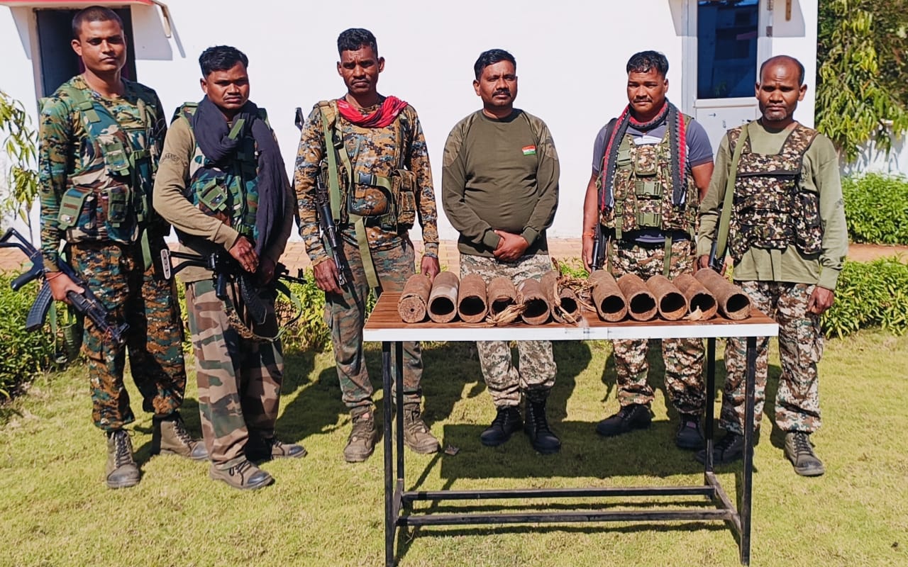 विस्फोटक डम्प बरामद जिला मोहला–मानपुर–अम्बागढ़ चौकी पुलिस को नक्सल विरोधी अभियान में बड़ी सफलता