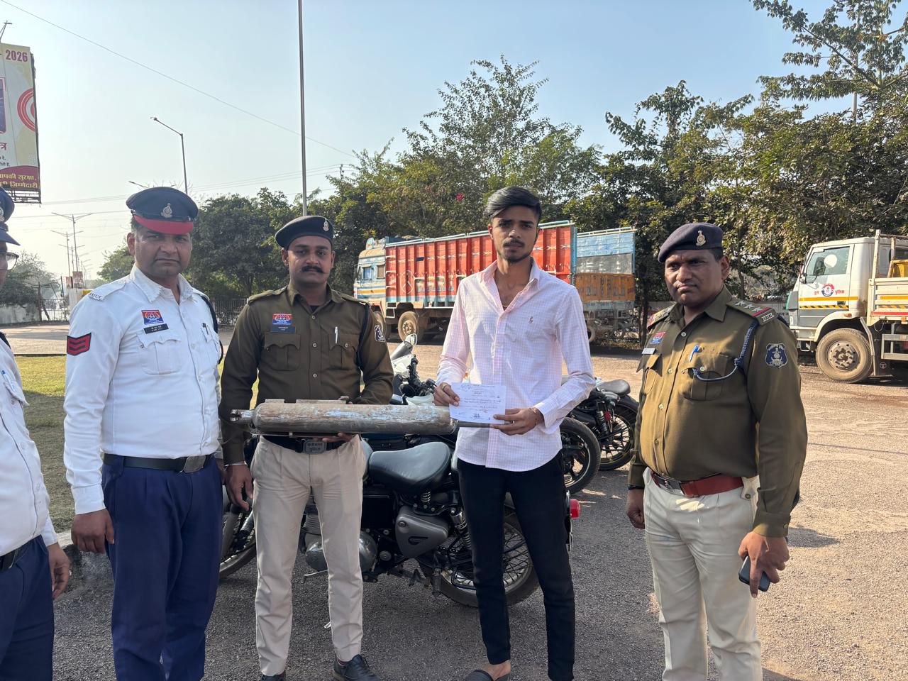 दुर्ग पुलिस की सख्ती: सड़क सुरक्षा माह 2026 में नाबालिक वाहन चालकों पर कार्रवाई