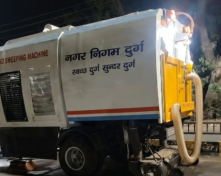 आधुनिक मशीन से सड़क सफाई में आई तेजी, 8 घंटे में 15 किमी सड़क साफ